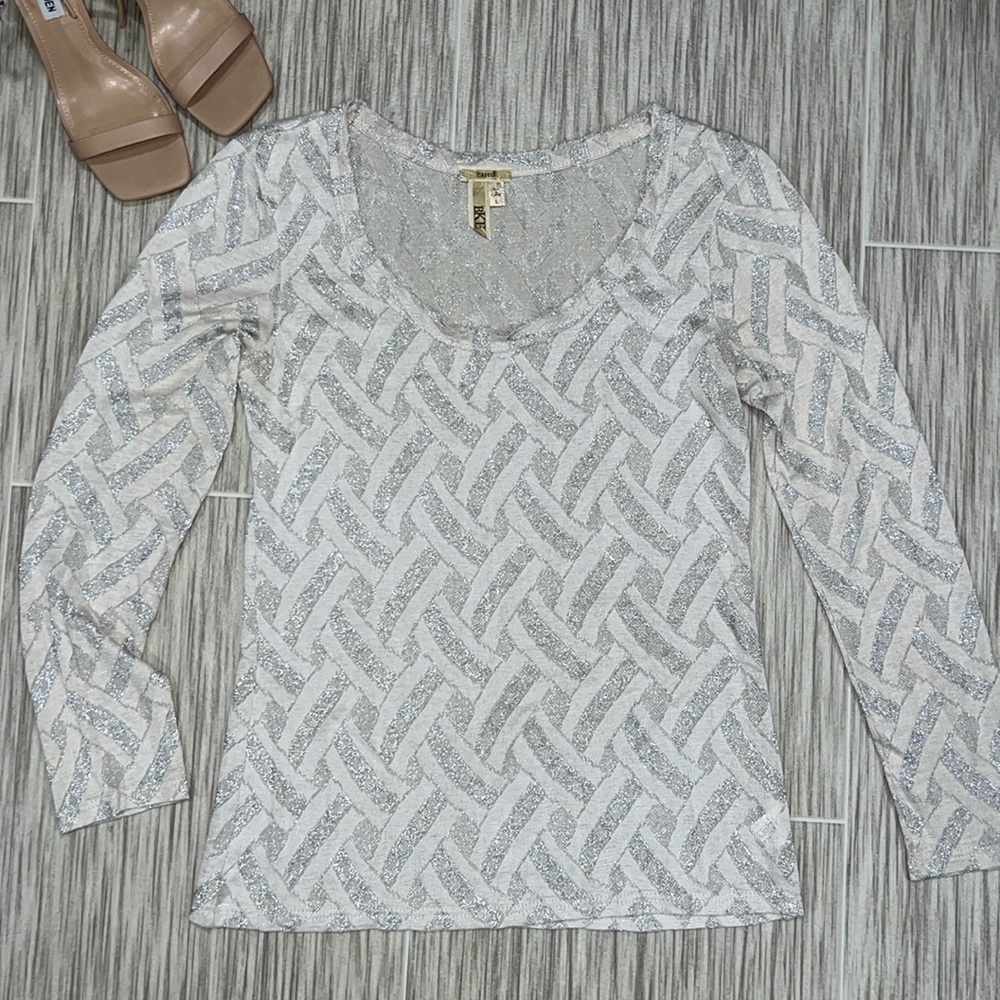BKE by Buckle Eased Neckline Shimmer Long Sleeve Top Large - 1131